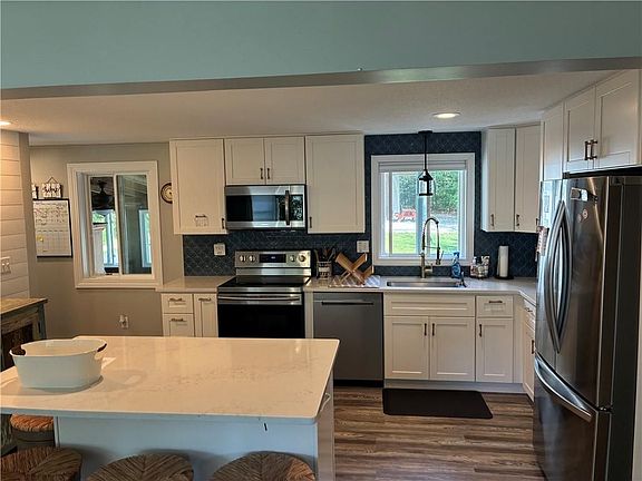 3rd image of 283 Balsam Rd