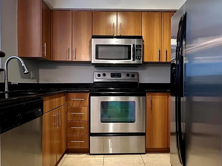 1050 Crystal Way #H — Photo 8