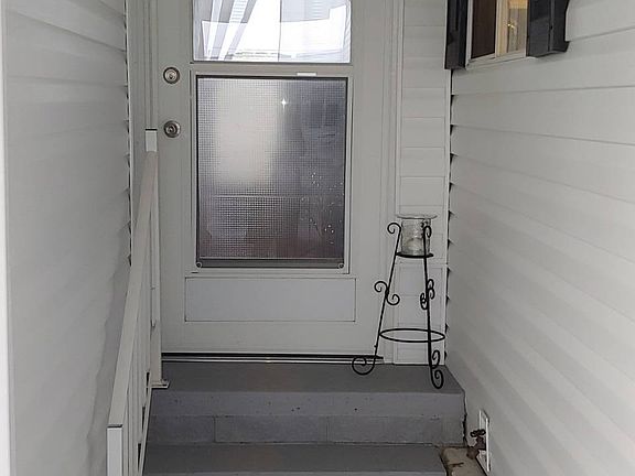 3rd image of 122 Matthew St