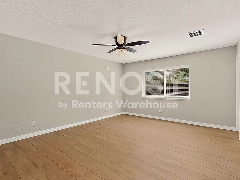 913 Overdowns Dr — Photo 32