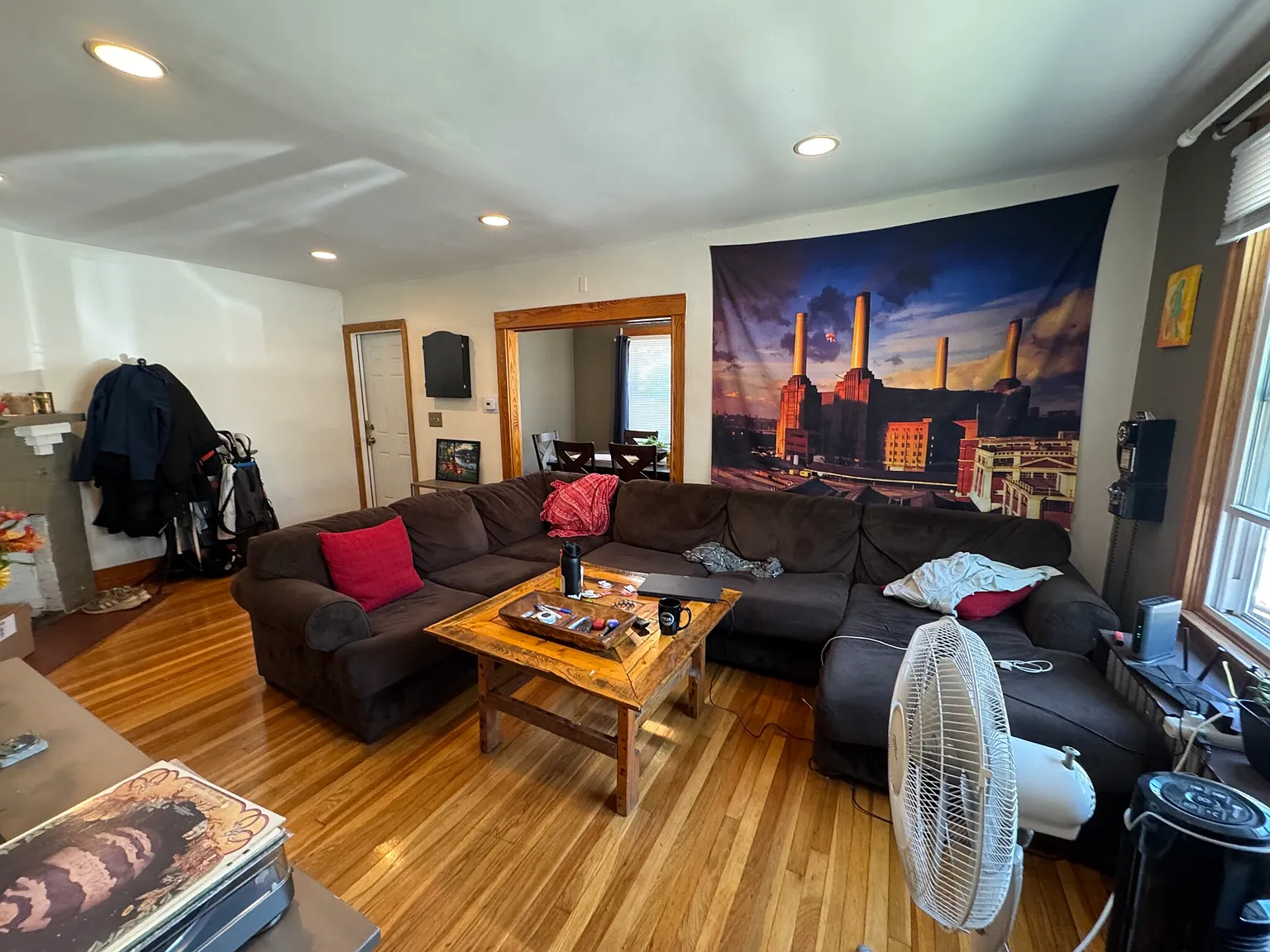 4 bed, 2.0 bath, $3,500 — Photo 2