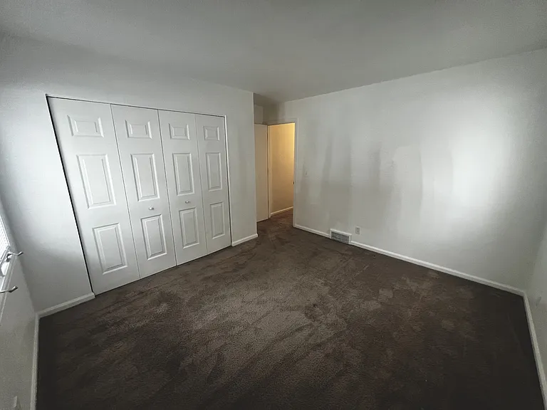 5560 Cresthaven Ln #B — Photo 6