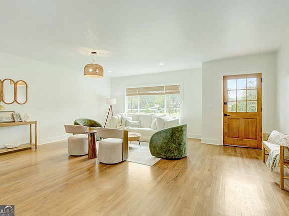 4th image of 1747 Cascade Ter SW