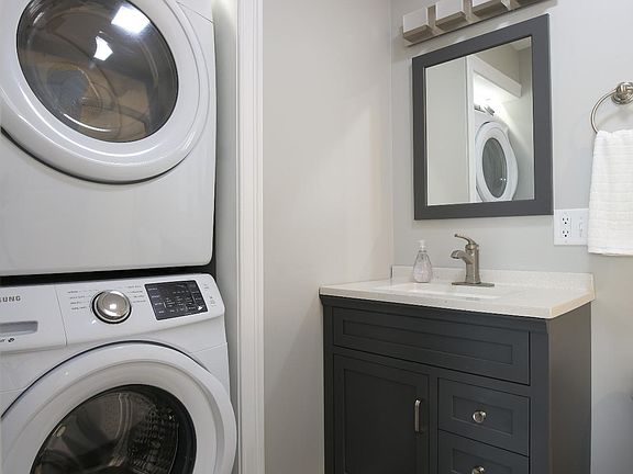 2nd image of 20 George St #2L