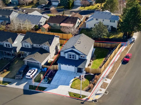 2042 SW 39th St, Redmond, OR 97756