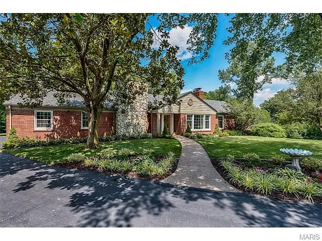 4 Claycrest Dr photo 1