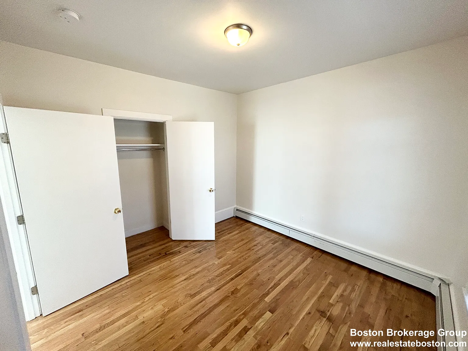 4 bed, 9999 sqft, $3,600 — Photo 2