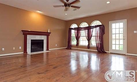3rd image of 7320 Royal Crest Ln