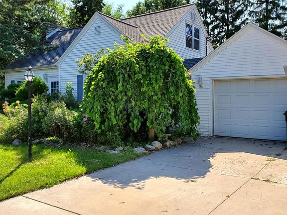 2nd image of 812 Mount Olivet Dr