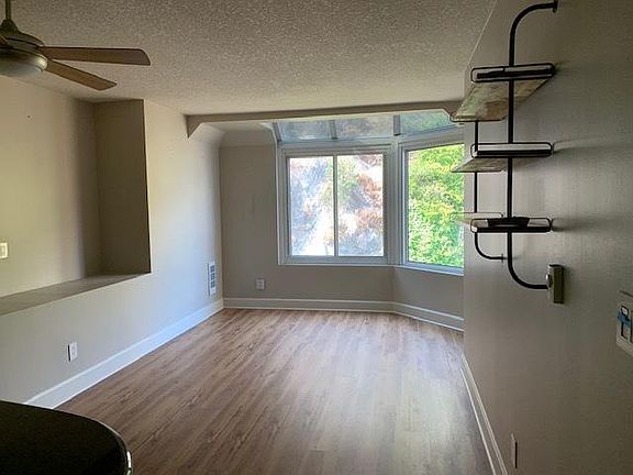 3rd image of 240 Lombard St APT 932