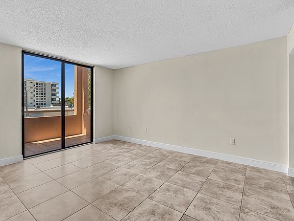 3rd image of 8101 Byron Ave APT 202