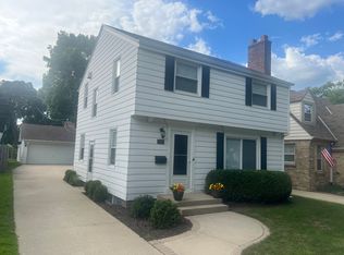 5319 N Kent Ave, Whitefish Bay, WI 53217