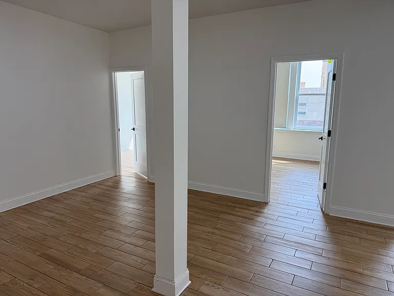 222 N Genesee St #201 — Photo 3
