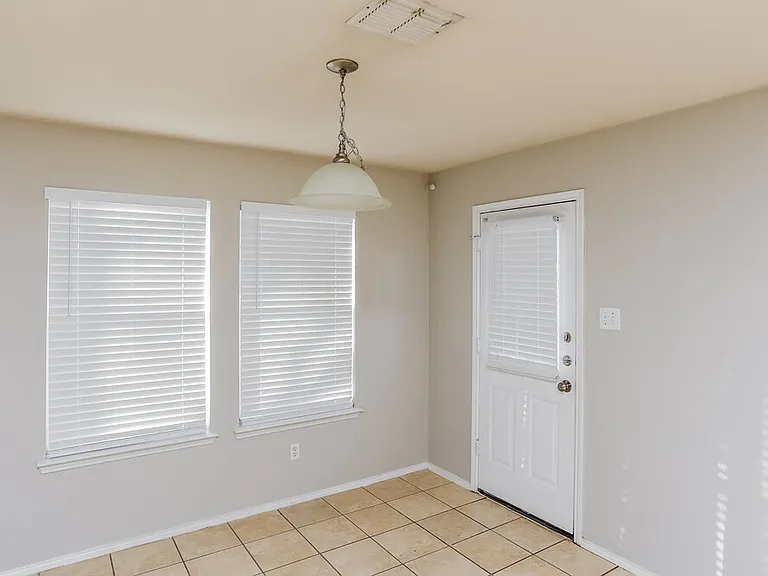 745 Capricorn St — Photo 5