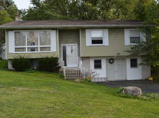 222 Sugar Maple Ln, Clarks Summit, PA 18411