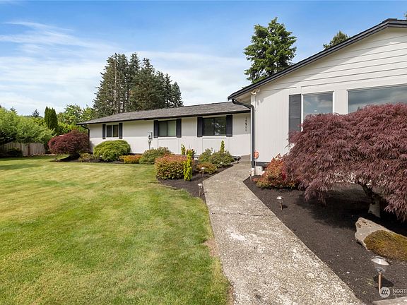 The mostly fenced 1.3+ acre lot offers a tranquil setting of beautiful flower beds & so many places to relax & enjoy the peace and quiet>