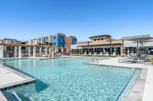 Sparkling Resort-Style Pool & Spa - FLATZ 520