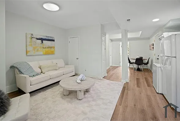3 bed, 800 sqft, $3,000 — Photo 4
