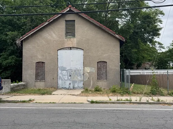 138 Perkins Ave, Brockton, MA 02302