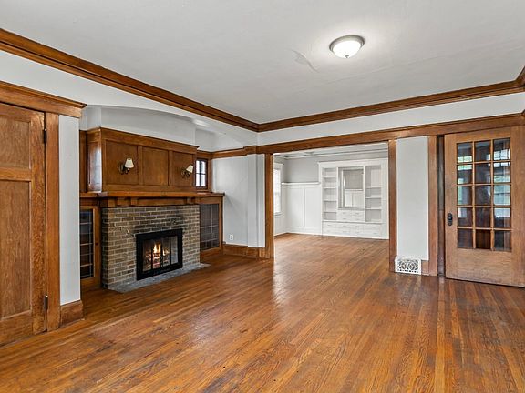 2nd image of 1808 E Newberry Blvd