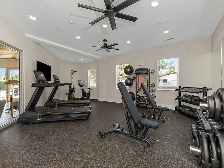 Everest Largo Apartments — Photo 46