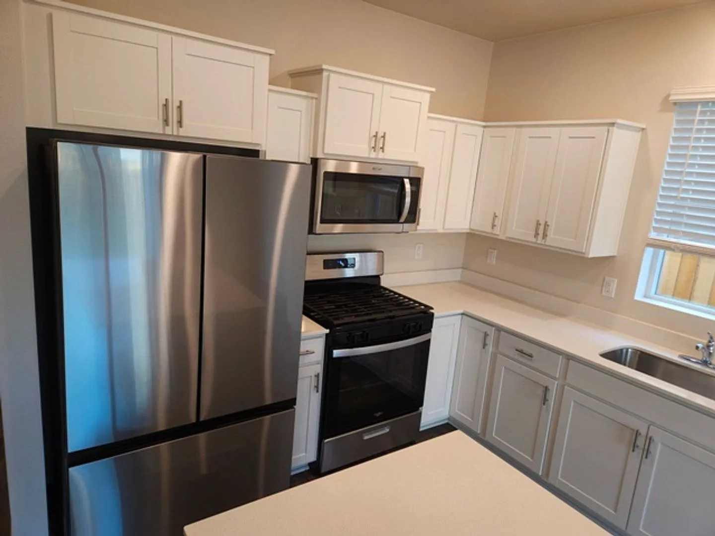 4Bd/2.5Ba Two Story House - Available to View! — Photo 4