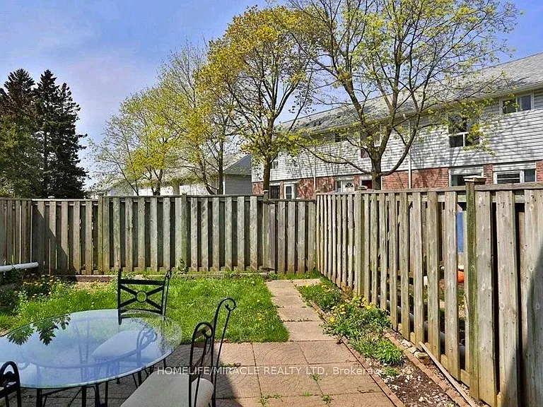 32 Mowat Blvd #38 — Photo 15