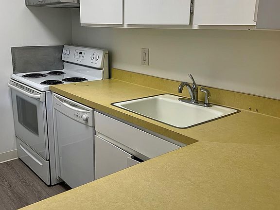 3rd image of 1840 Sequoia Ave #2/2