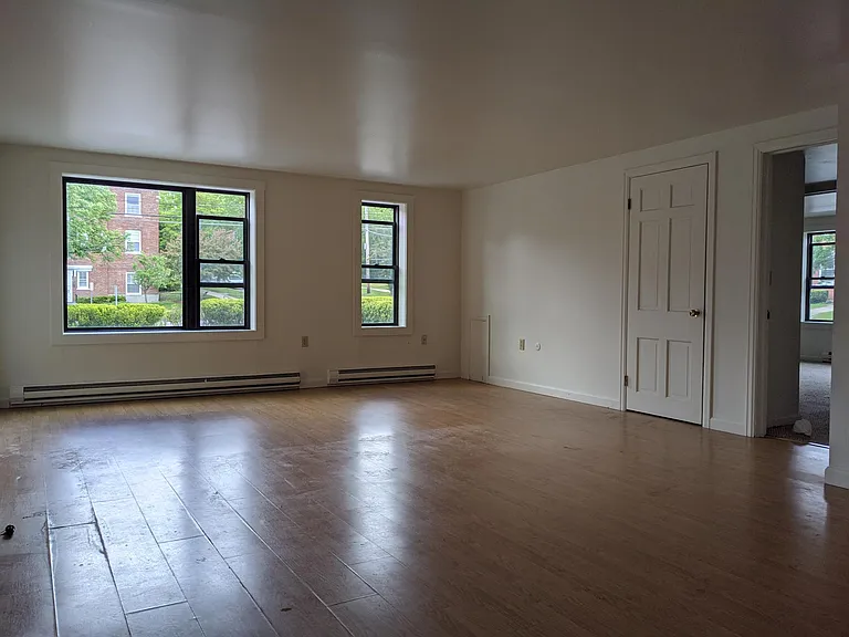 348 College St — Photo 70