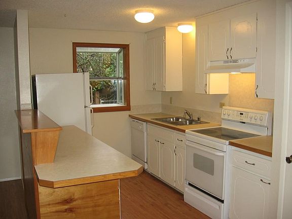 3rd image of 1613 Groves Ave NW