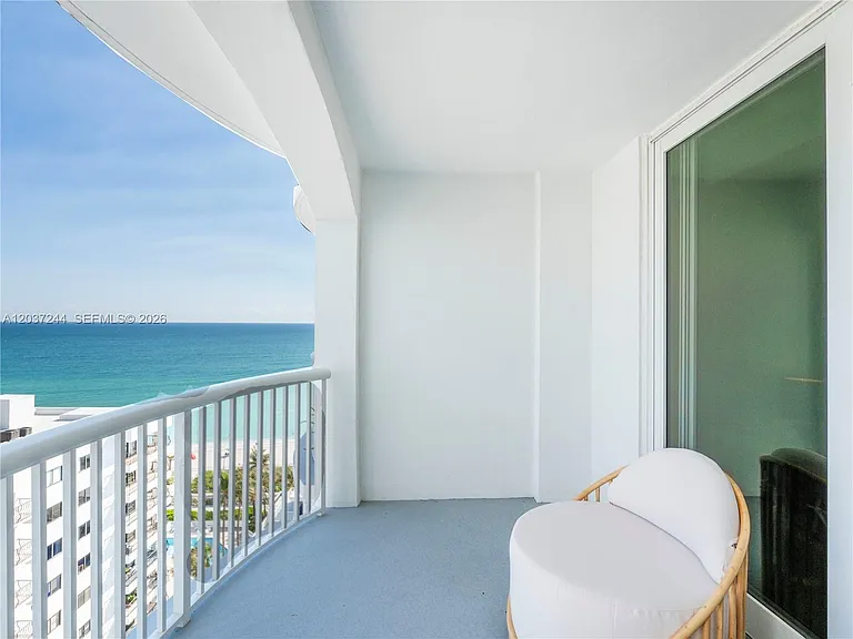 5401 Collins Ave #1013 — Photo 8