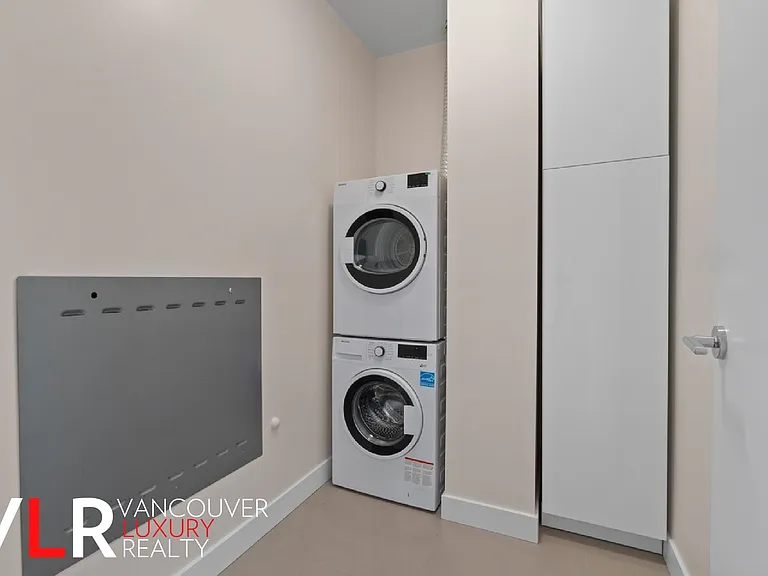 6733 Cambie St #303 — Photo 19