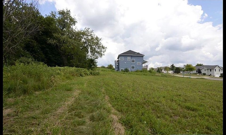 2nd image of 220 S Brookwood Dr