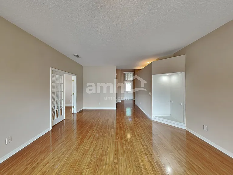 503 9th St NE — Photo 5