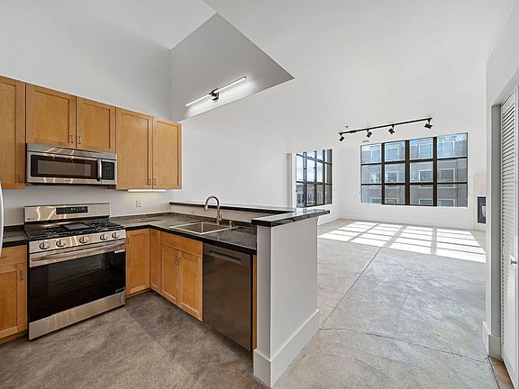 3rd image of 3338 17th St APT 207