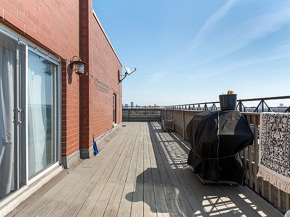 2nd image of 5300 N Lincoln Ave APT 5B