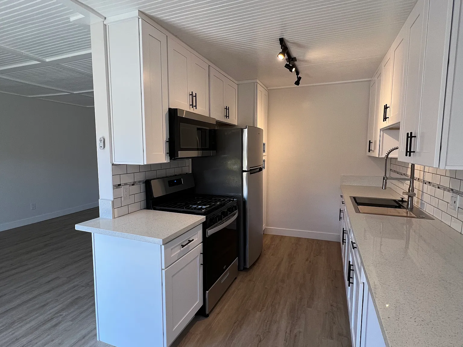 1 bed, 650 sqft, $1,895 — Photo 2