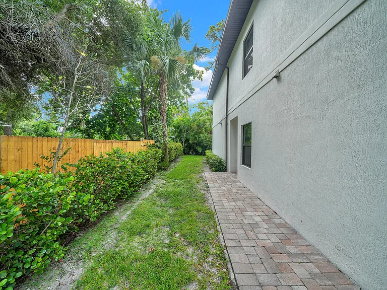 407 Bella Sol Way — Photo 3