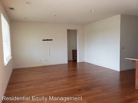 5th image of 105 Dowd Ct