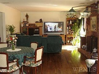 4th image of 32 Birchwood Ln