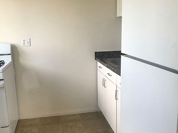 5th image of 3235-3239 Collier Ave #3239-4