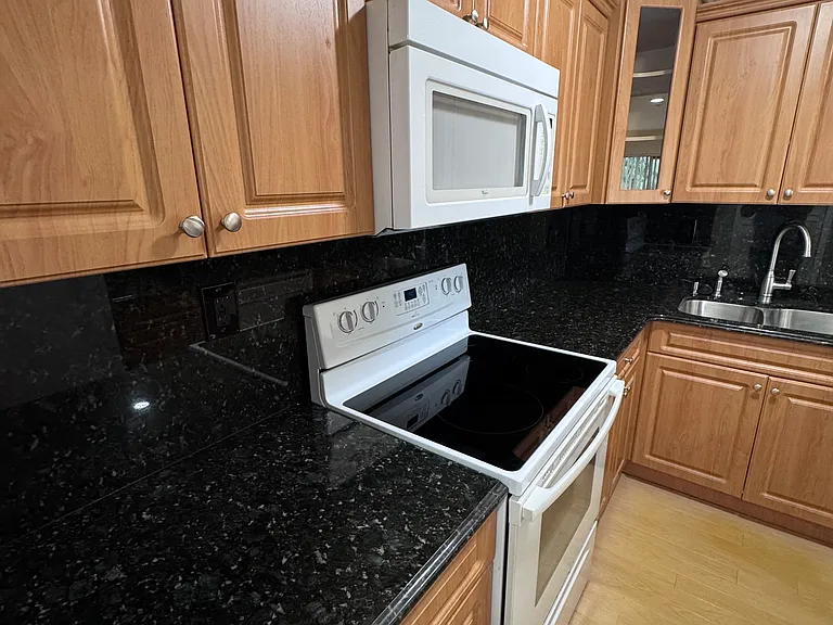 9301 SW 92nd Ave #B317 — Photo 7