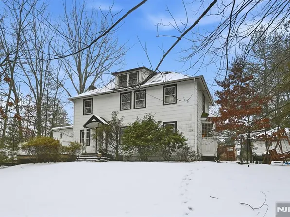 72 Fremont Ave, Park Ridge, NJ 07656