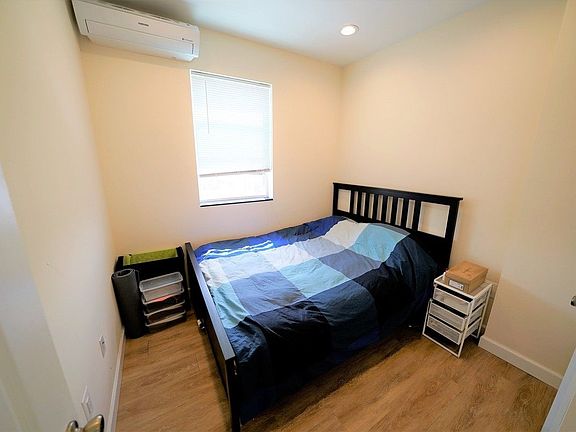 3rd image of 2343 35th St Floor 2
