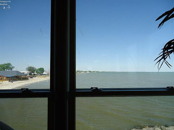 4th image of 246 W Lakeshore Dr APT C