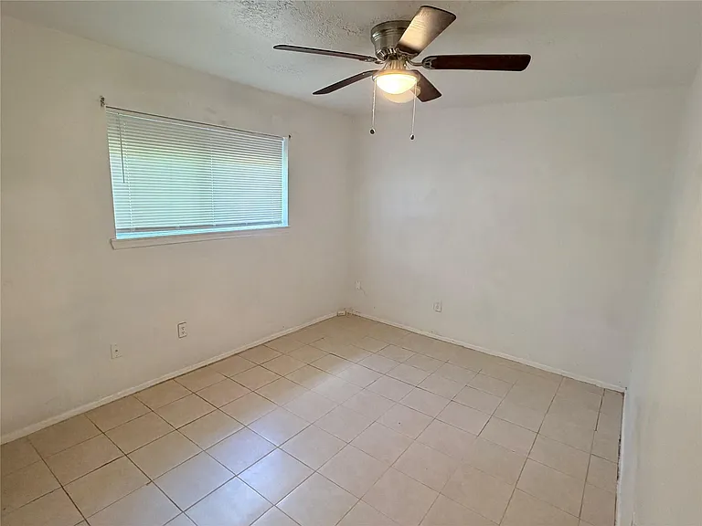 6622 Castleview Ln — Photo 8