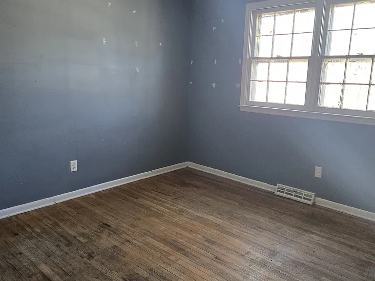 1446 S Governors Ave — Photo 5