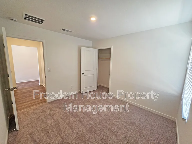 663 E Huyana Wind Dr — Photo 12
