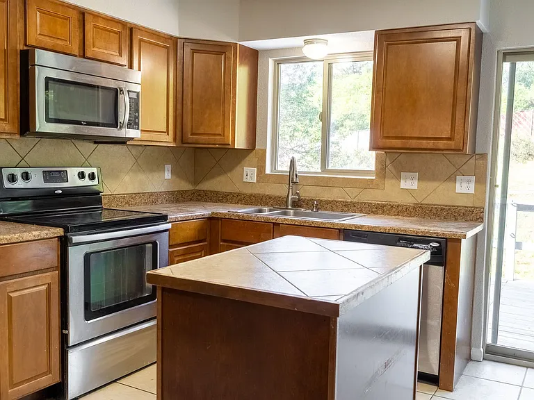 5418 Alta Loma Rd — Photo 15
