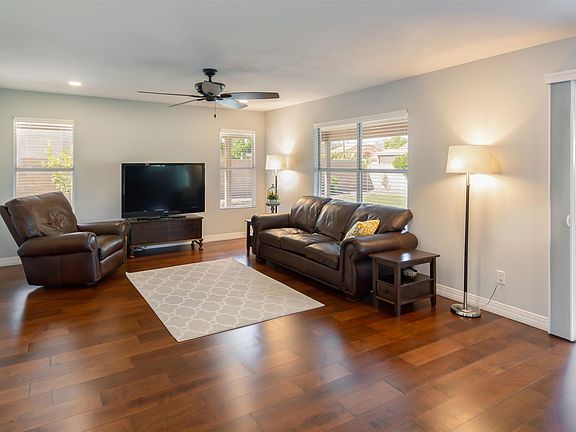 4th image of 406 S Bonito Dr